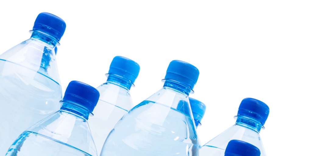 Bottiglie di acqua in plastica